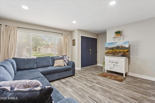 5836 W WINCHCOMB Drive, Glendale, AZ 85306