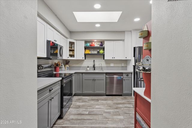 5836 W WINCHCOMB Drive, Glendale, AZ 85306