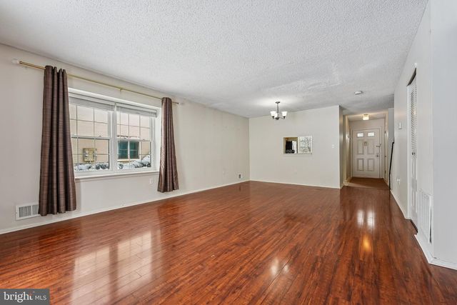 8 MARSH, Lawrence, NJ 08648