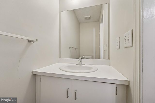 8 MARSH, Lawrence, NJ 08648