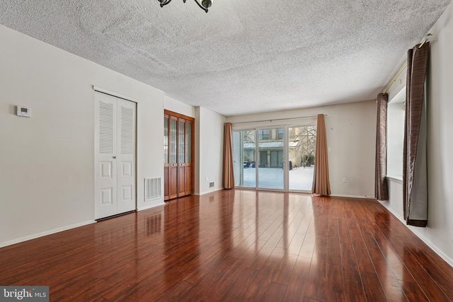 8 MARSH, Lawrence, NJ 08648