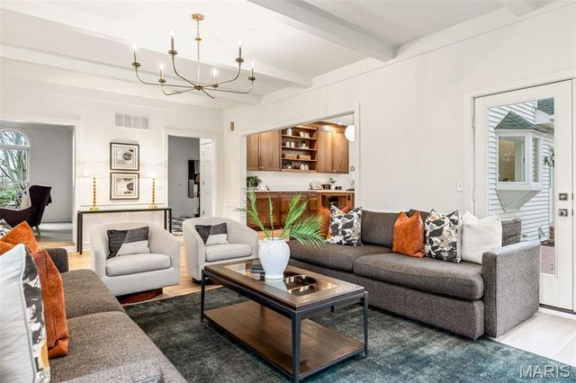 822 Town And Country Estates Drive, Town And Country, MO 63141