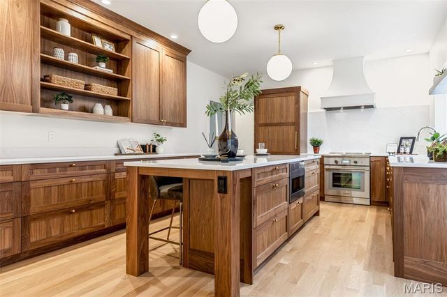 822 Town And Country Estates Drive, Town And Country, MO 63141