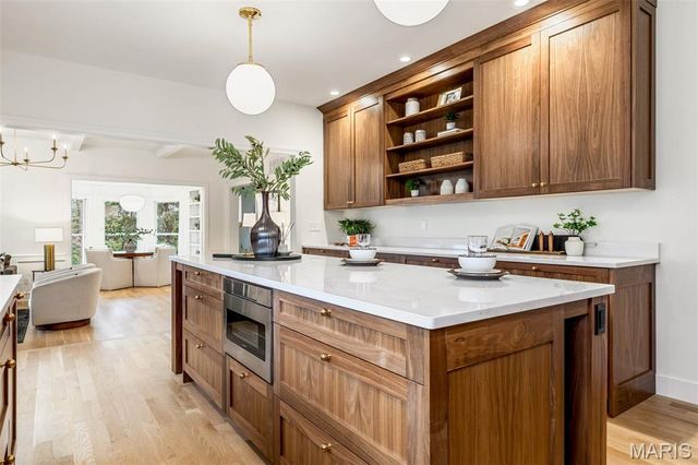 822 Town And Country Estates Drive, Town And Country, MO 63141