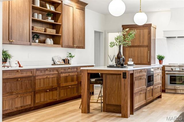 822 Town And Country Estates Drive, Town And Country, MO 63141