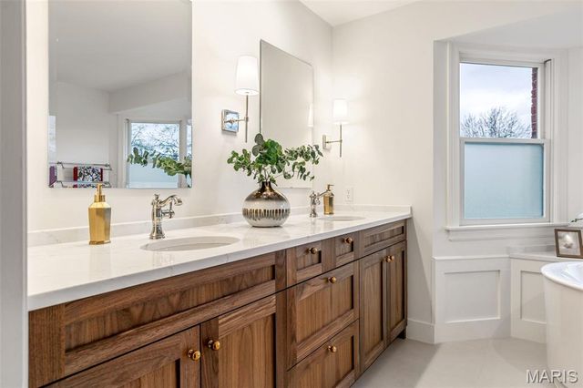 822 Town And Country Estates Drive, Town And Country, MO 63141