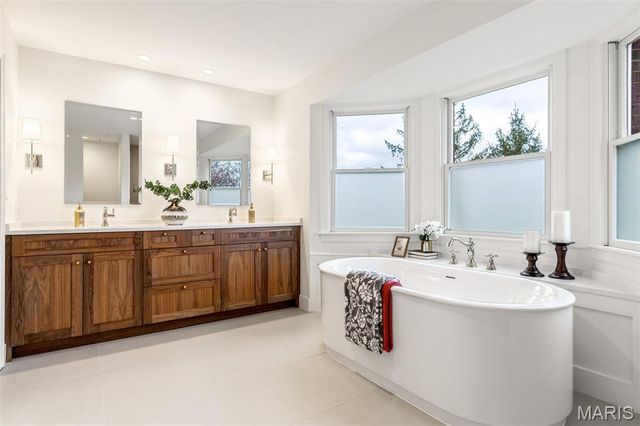 822 Town And Country Estates Drive, Town And Country, MO 63141