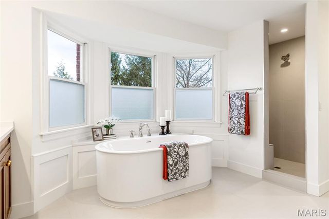 822 Town And Country Estates Drive, Town And Country, MO 63141