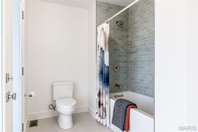 822 Town And Country Estates Drive, Town And Country, MO 63141