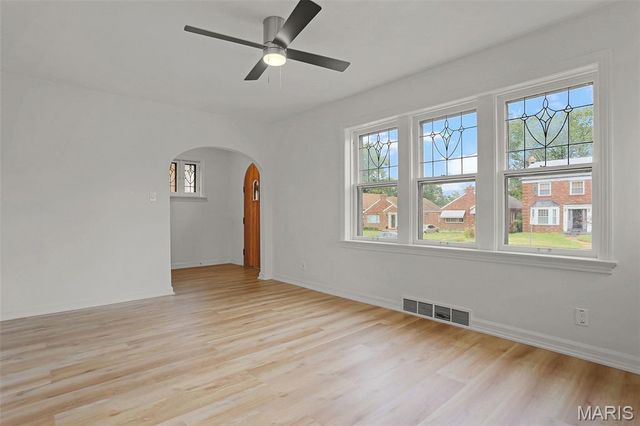1600 Veronica Avenue, St Louis, MO 63147