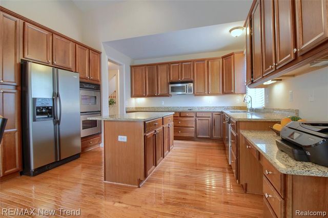 41672 Clemens Circle, Novi, MI 48377