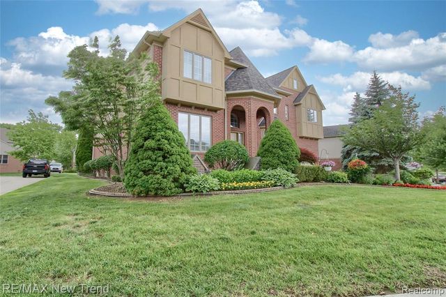 41672 Clemens Circle, Novi, MI 48377