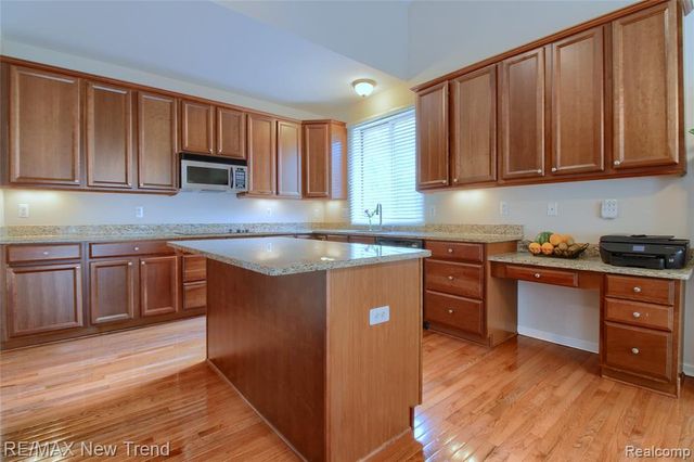 41672 Clemens Circle, Novi, MI 48377