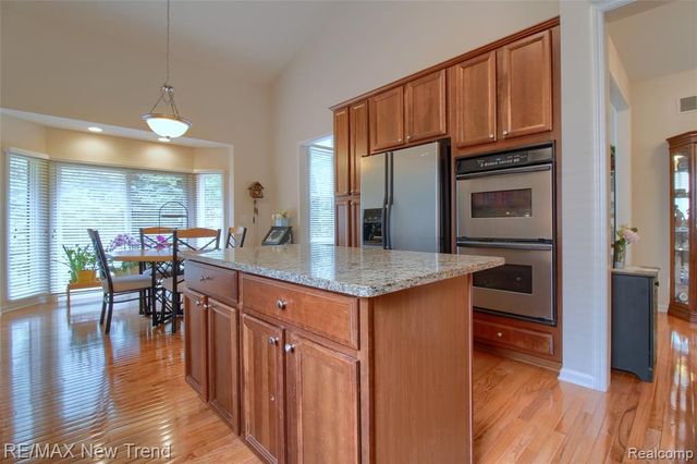 41672 Clemens Circle, Novi, MI 48377