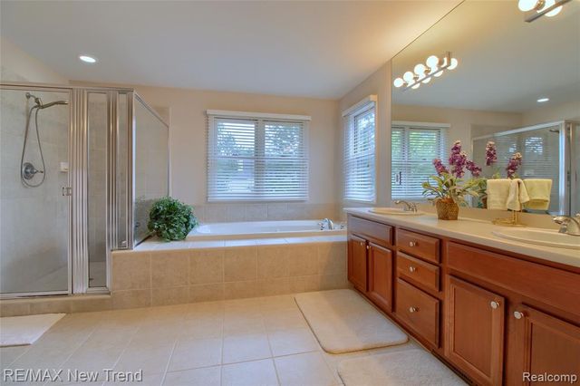 41672 Clemens Circle, Novi, MI 48377