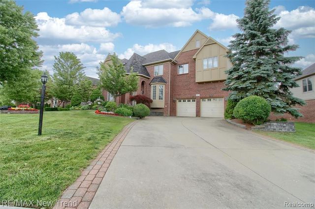 41672 Clemens Circle, Novi, MI 48377