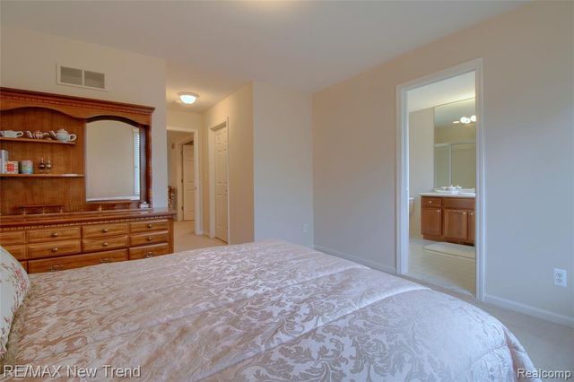 41672 Clemens Circle, Novi, MI 48377