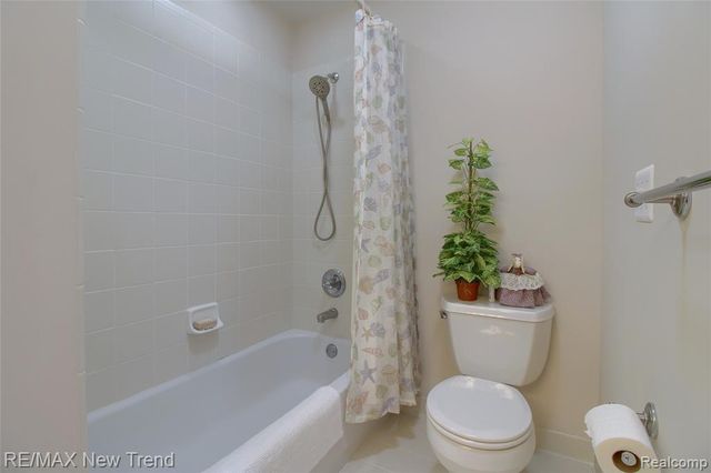 41672 Clemens Circle, Novi, MI 48377
