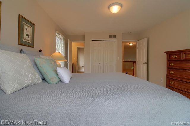 41672 Clemens Circle, Novi, MI 48377