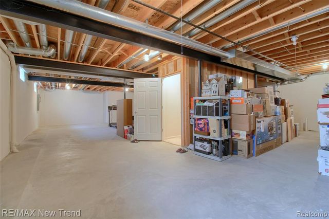 41672 Clemens Circle, Novi, MI 48377