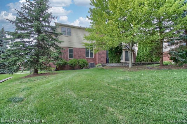 41672 Clemens Circle, Novi, MI 48377