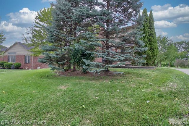 41672 Clemens Circle, Novi, MI 48377