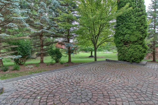41672 Clemens Circle, Novi, MI 48377