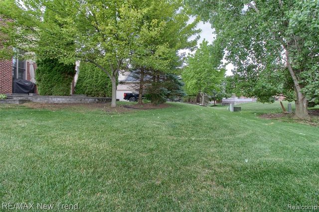41672 Clemens Circle, Novi, MI 48377