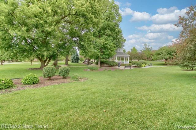 41672 Clemens Circle, Novi, MI 48377