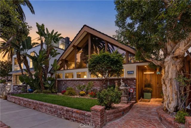 1706 E Ocean Boulevard, Newport Beach, CA 92661