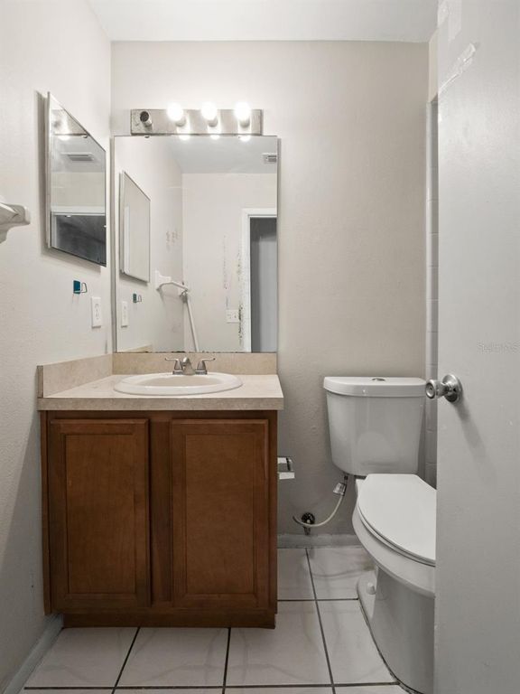 Image 14 of property listing at 8937 VALENCIA GARDENS DRIVE, Orlando, FL 32825