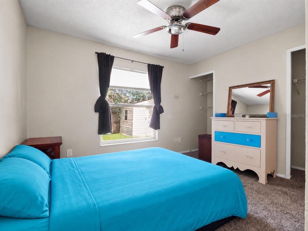 Image 15 of property listing at 8937 VALENCIA GARDENS DRIVE, Orlando, FL 32825