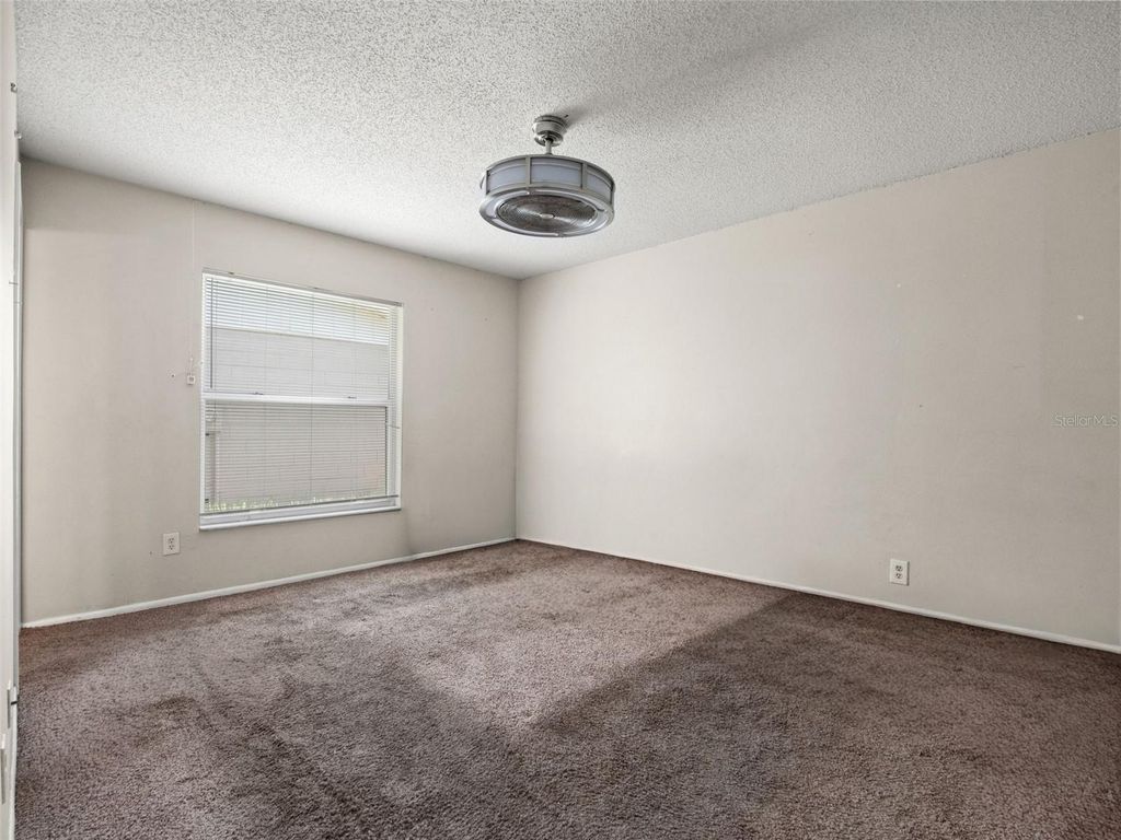 Image 16 of property listing at 8937 VALENCIA GARDENS DRIVE, Orlando, FL 32825