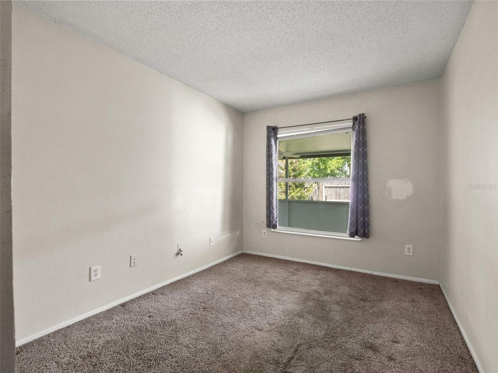 Image 18 of property listing at 8937 VALENCIA GARDENS DRIVE, Orlando, FL 32825