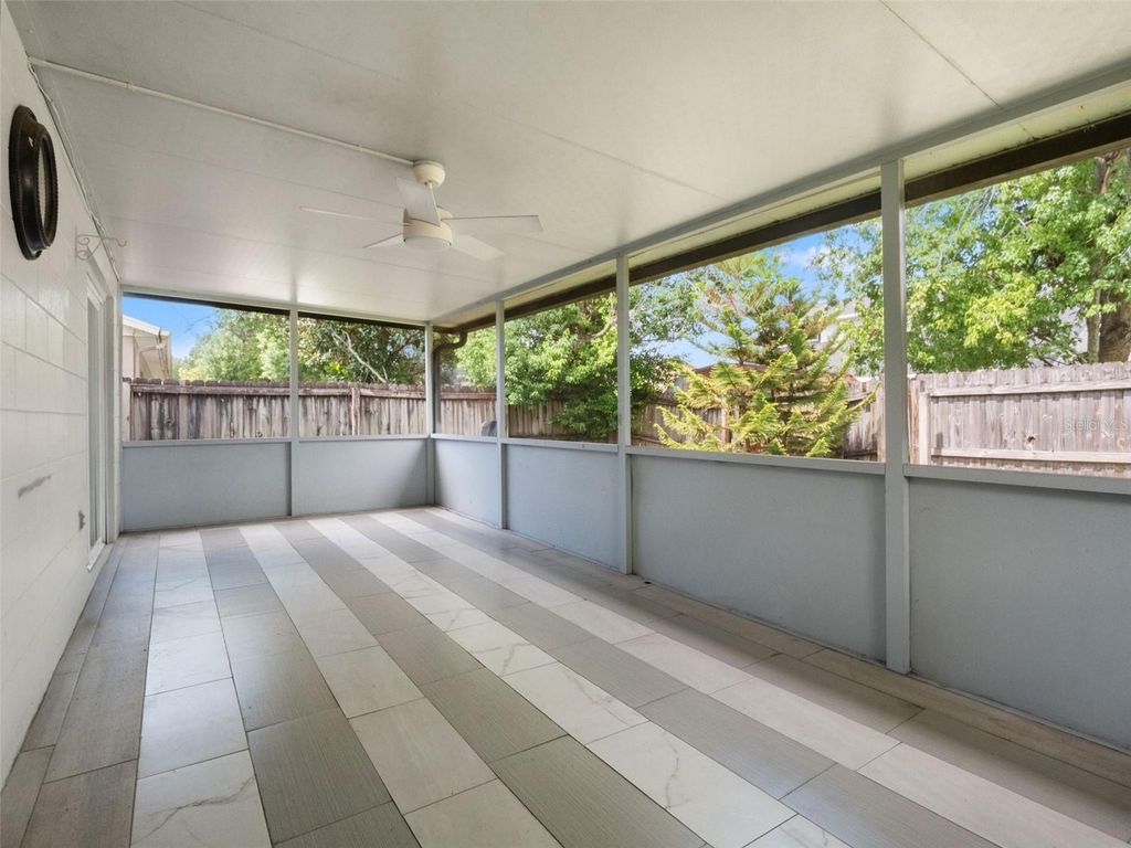 Image 20 of property listing at 8937 VALENCIA GARDENS DRIVE, Orlando, FL 32825