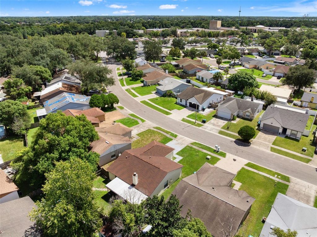 Image 24 of property listing at 8937 VALENCIA GARDENS DRIVE, Orlando, FL 32825