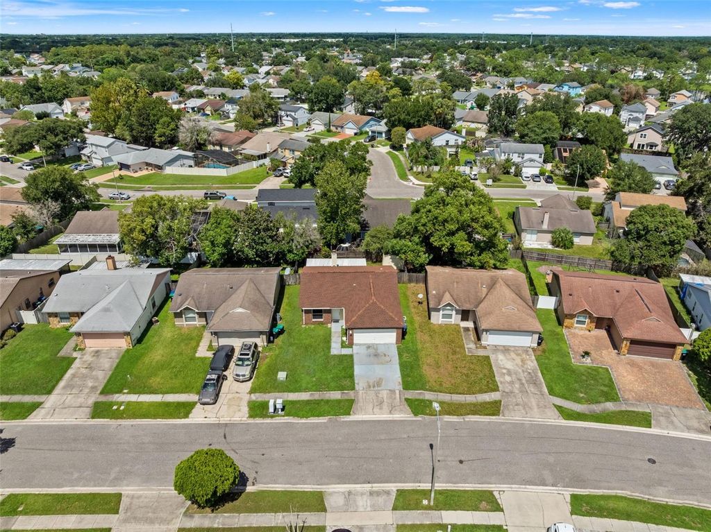 Image 26 of property listing at 8937 VALENCIA GARDENS DRIVE, Orlando, FL 32825