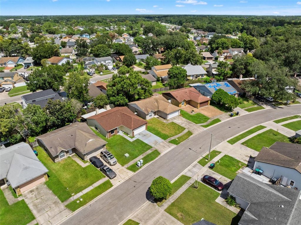 Image 27 of property listing at 8937 VALENCIA GARDENS DRIVE, Orlando, FL 32825