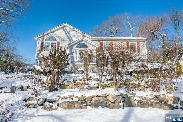 24 The Loop, Ringwood, NJ 07456