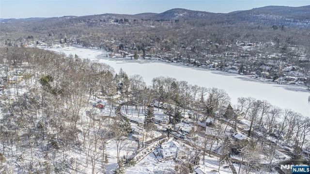 24 The Loop, Ringwood, NJ 07456