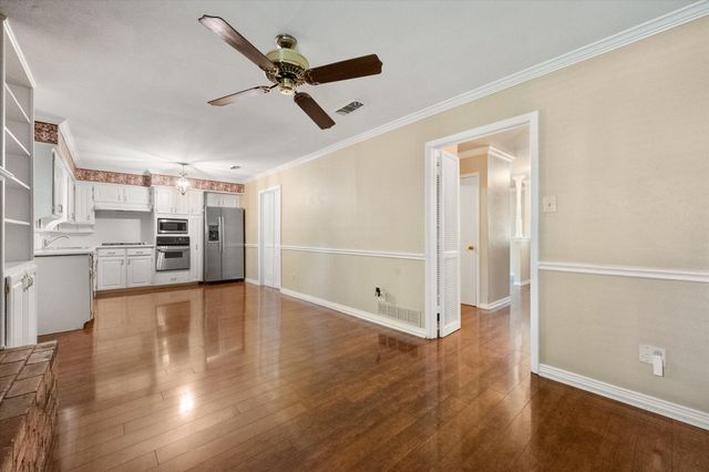 604 Waggoner Drive, Arlington, TX 76013
