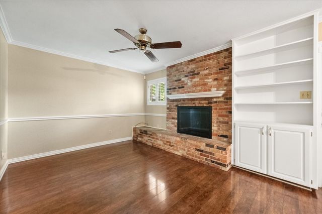 604 Waggoner Drive, Arlington, TX 76013