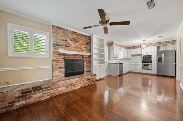 604 Waggoner Drive, Arlington, TX 76013