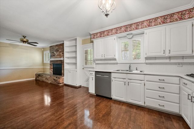 604 Waggoner Drive, Arlington, TX 76013
