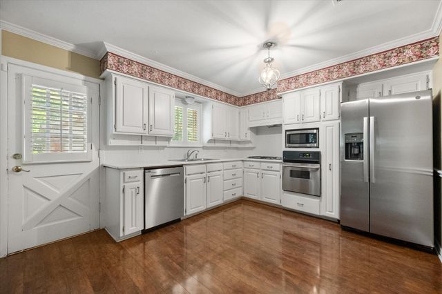 604 Waggoner Drive, Arlington, TX 76013