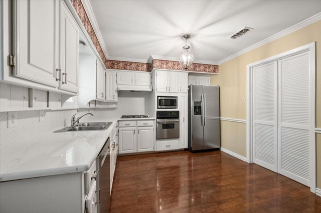 604 Waggoner Drive, Arlington, TX 76013