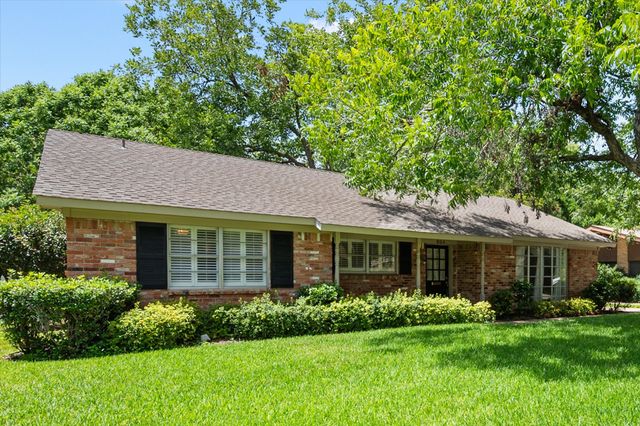 604 Waggoner Drive, Arlington, TX 76013