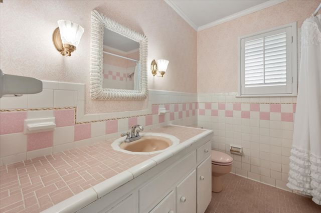 604 Waggoner Drive, Arlington, TX 76013