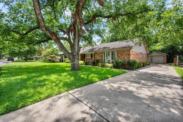 604 Waggoner Drive, Arlington, TX 76013