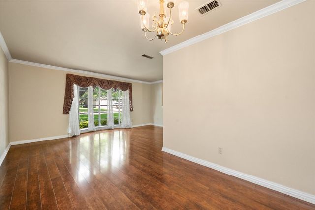 604 Waggoner Drive, Arlington, TX 76013